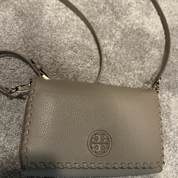 Tory Burch Handbags - Tory Burch crossbody wallet bag